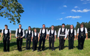 Das Team der Zimmerei Holzwerk² im Anmarsch